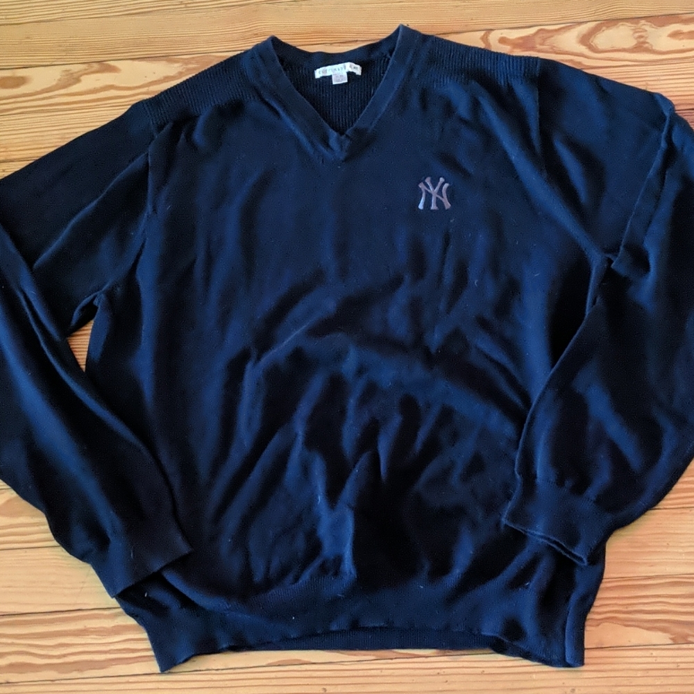 Cutter & Buck V neck yankee sweater